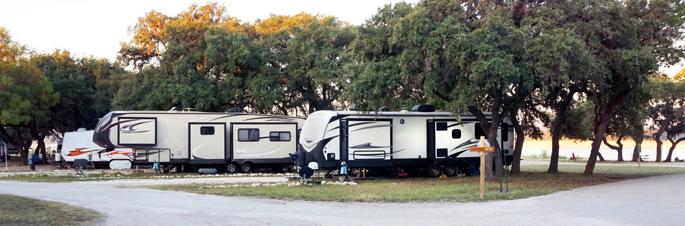 Many of the best RV parks in Texas are near water. 